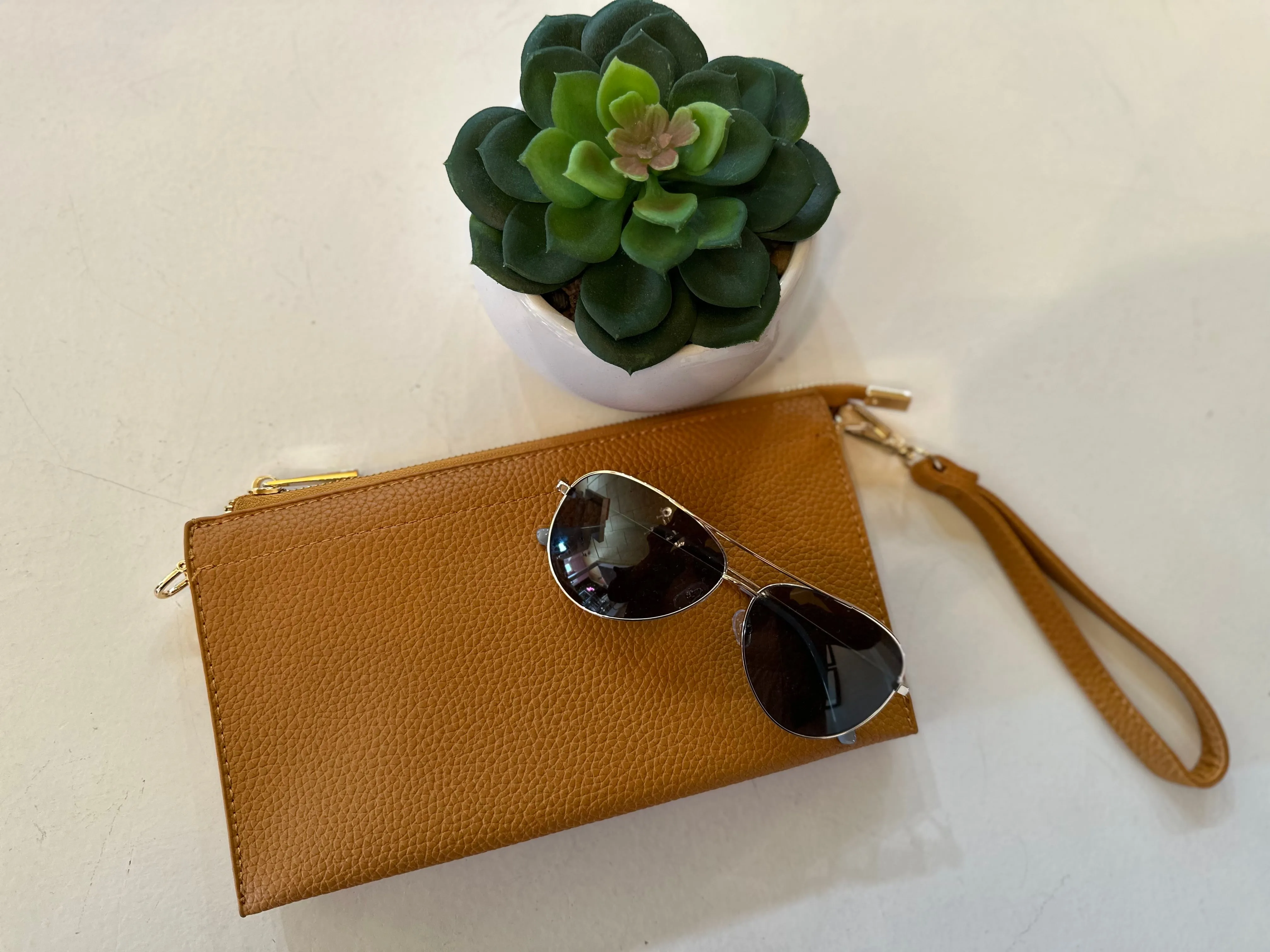 3-in-1 Crossbody/Wristlet/Clutch
