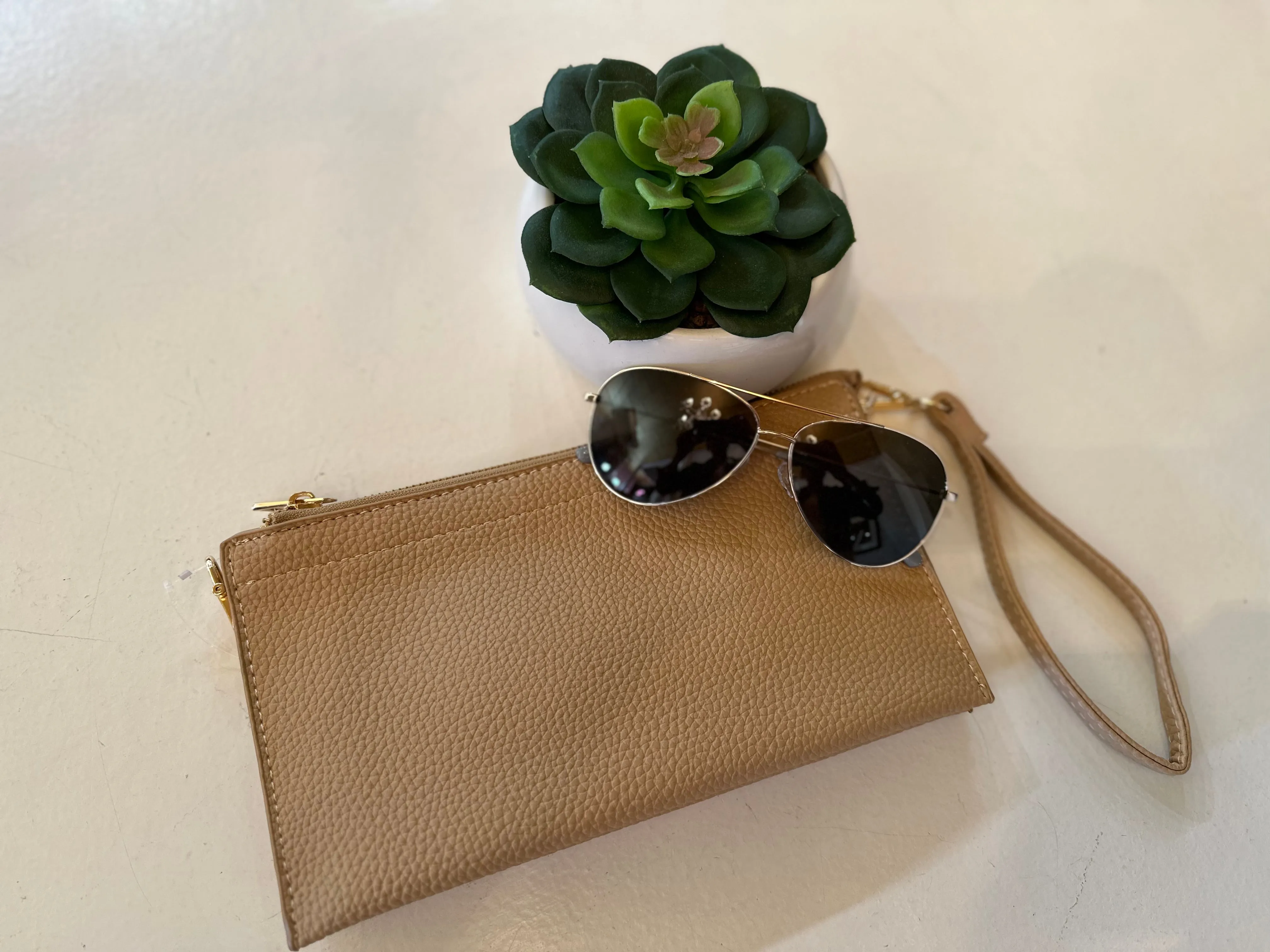 3-in-1 Crossbody/Wristlet/Clutch
