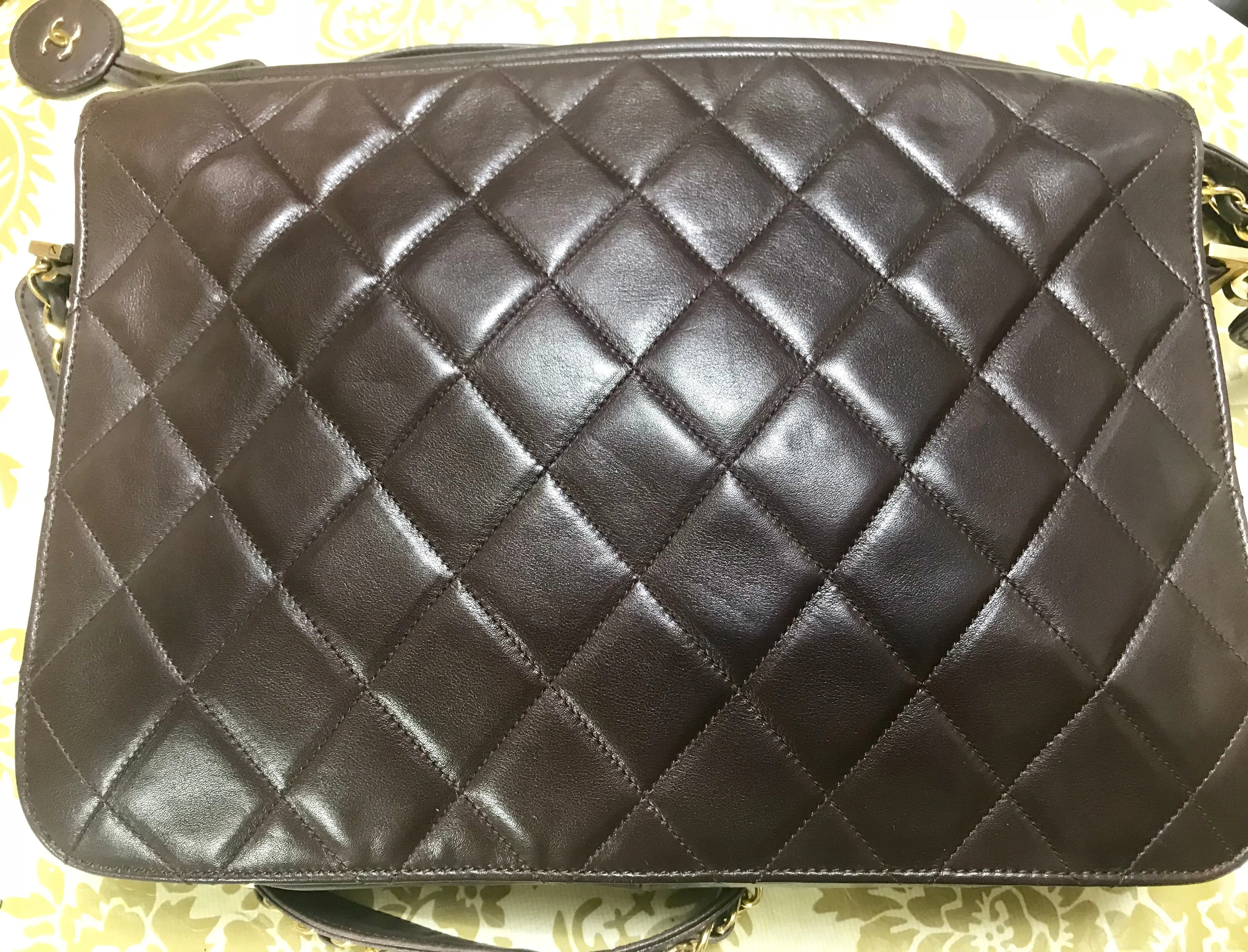 80's vintage Chanel dark brown quilted lambskin shoulder bag with CC motif and built-in chain shoulder strap. Rare Chanel purse