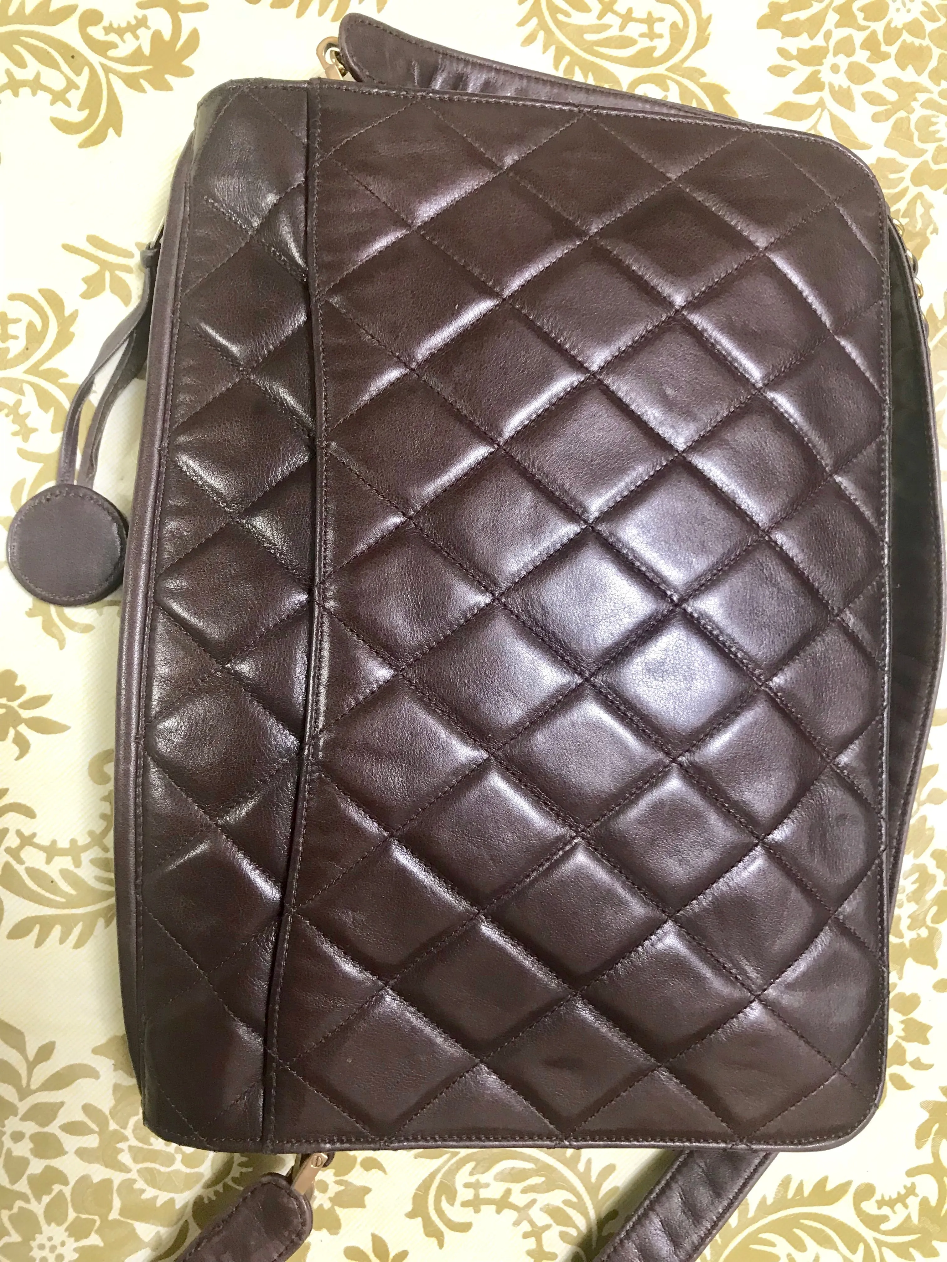 80's vintage Chanel dark brown quilted lambskin shoulder bag with CC motif and built-in chain shoulder strap. Rare Chanel purse