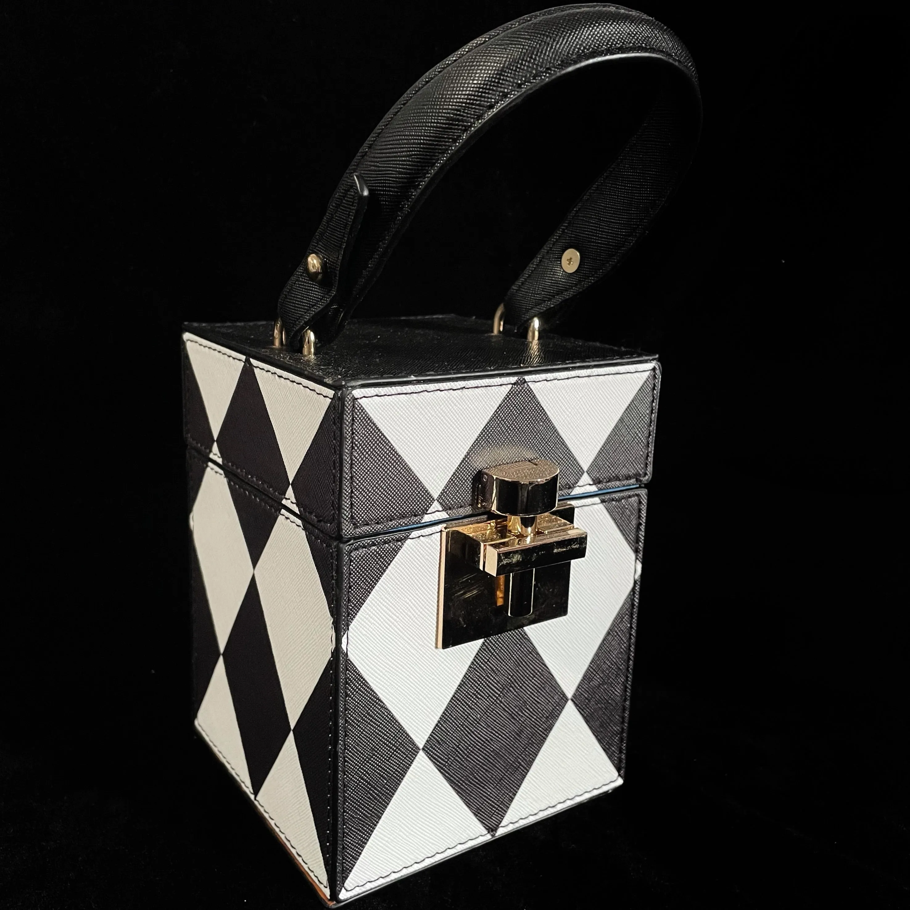 90s STYLE BOX BAG WITH GOLD FITTINGS.
