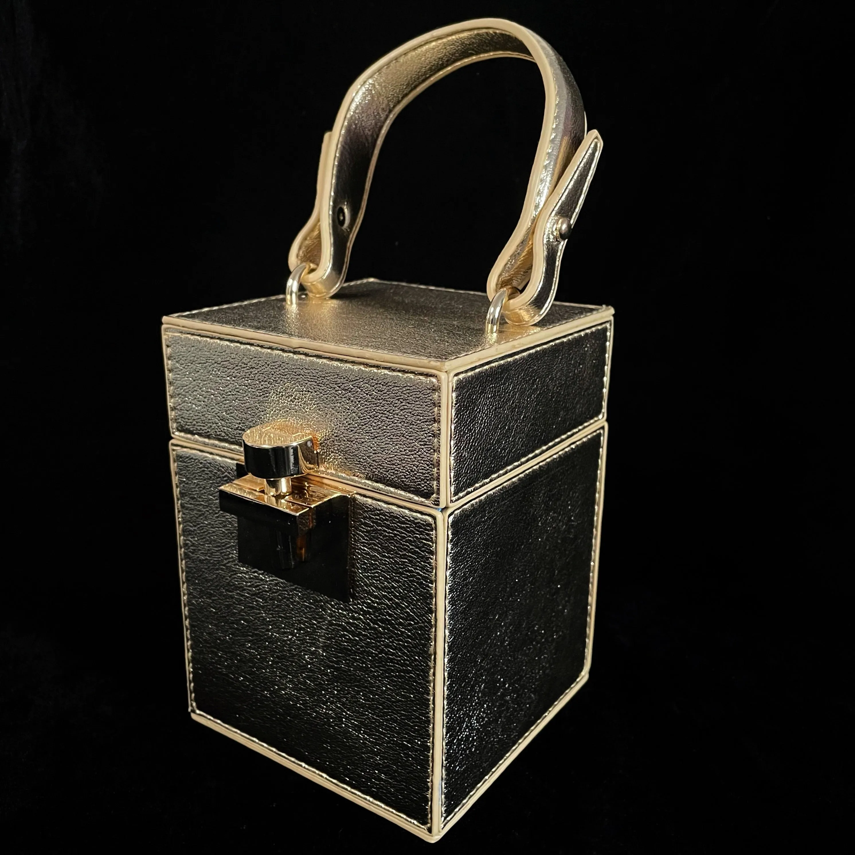 90s STYLE BOX BAG WITH GOLD FITTINGS.