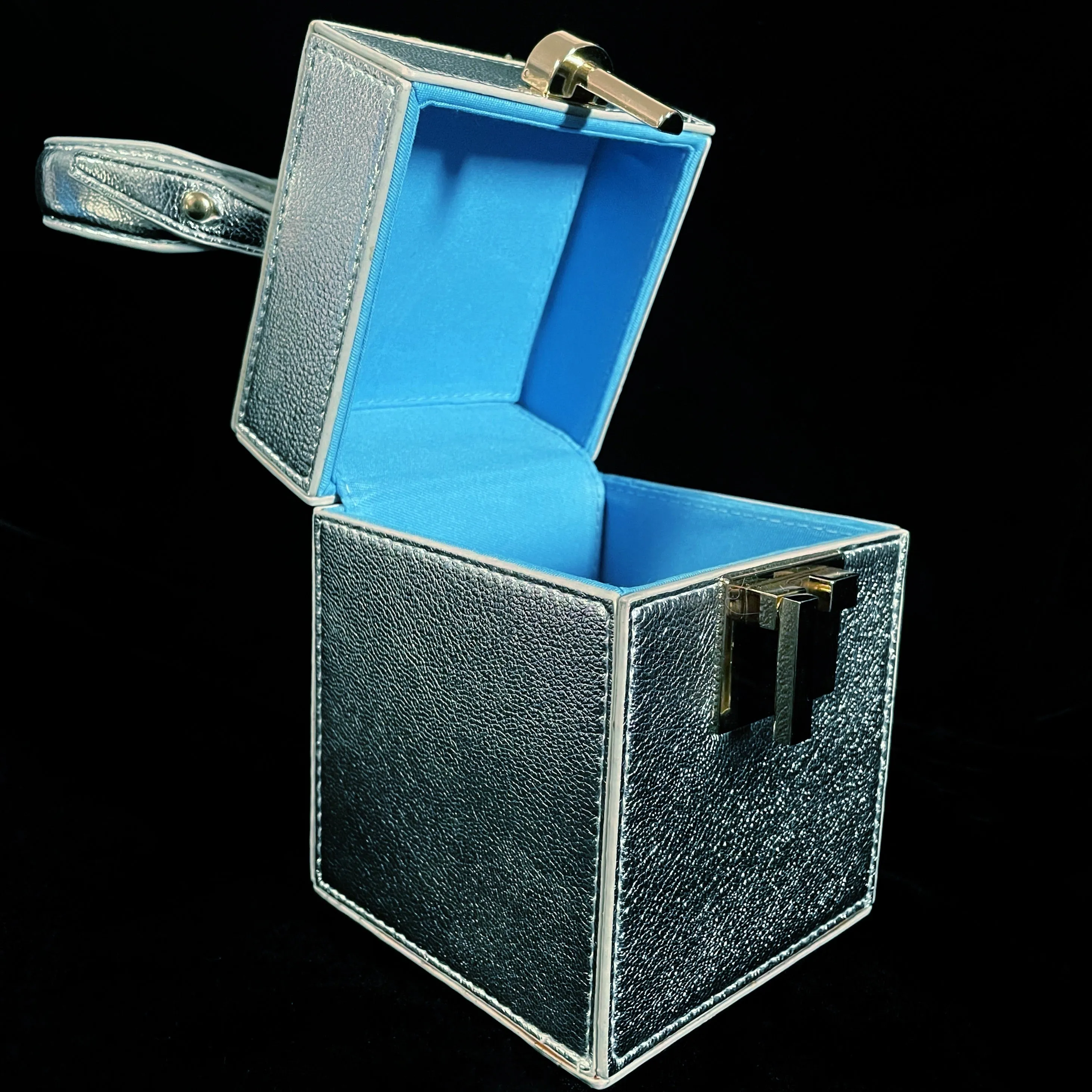 90s STYLE BOX BAG WITH GOLD FITTINGS.