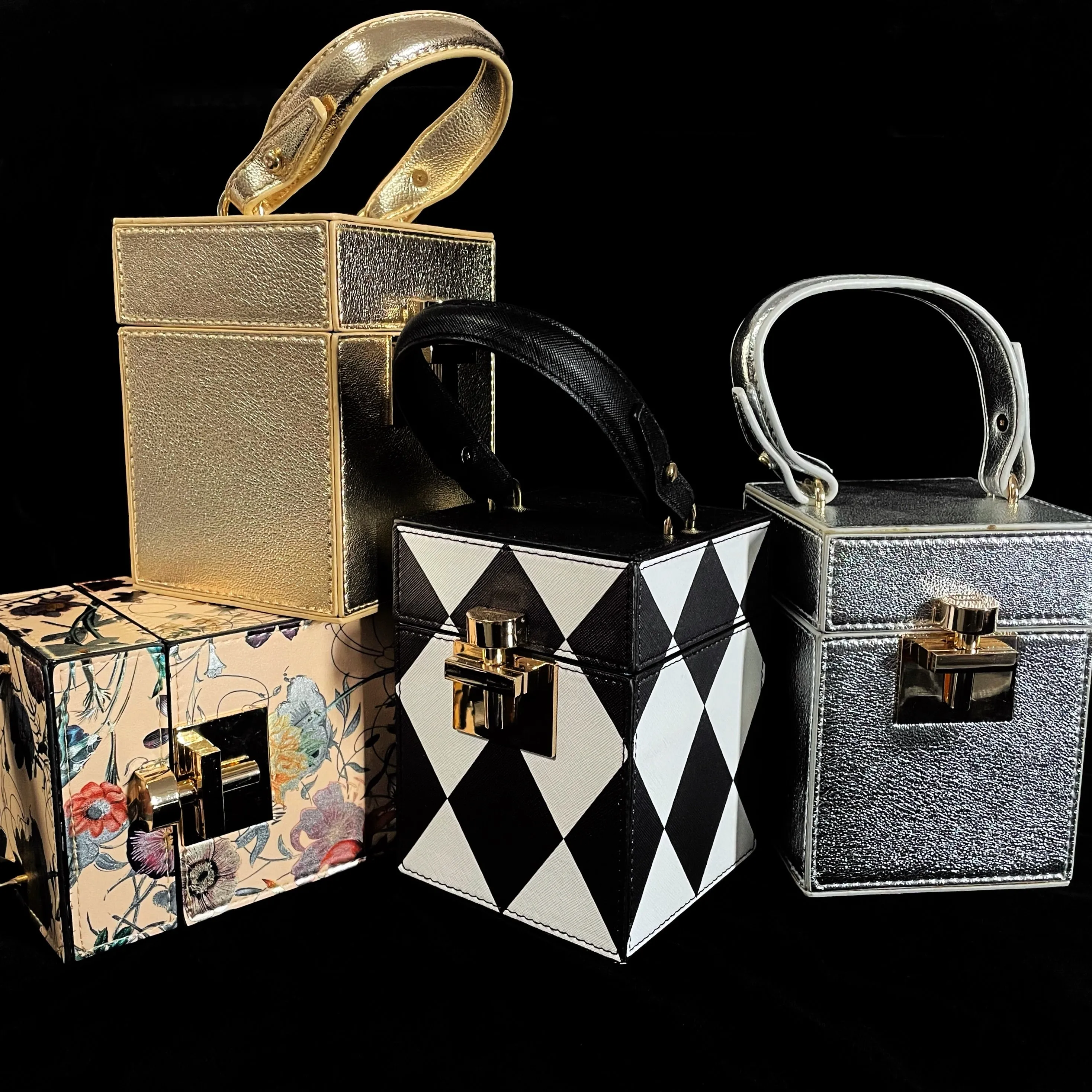 90s STYLE BOX BAG WITH GOLD FITTINGS.