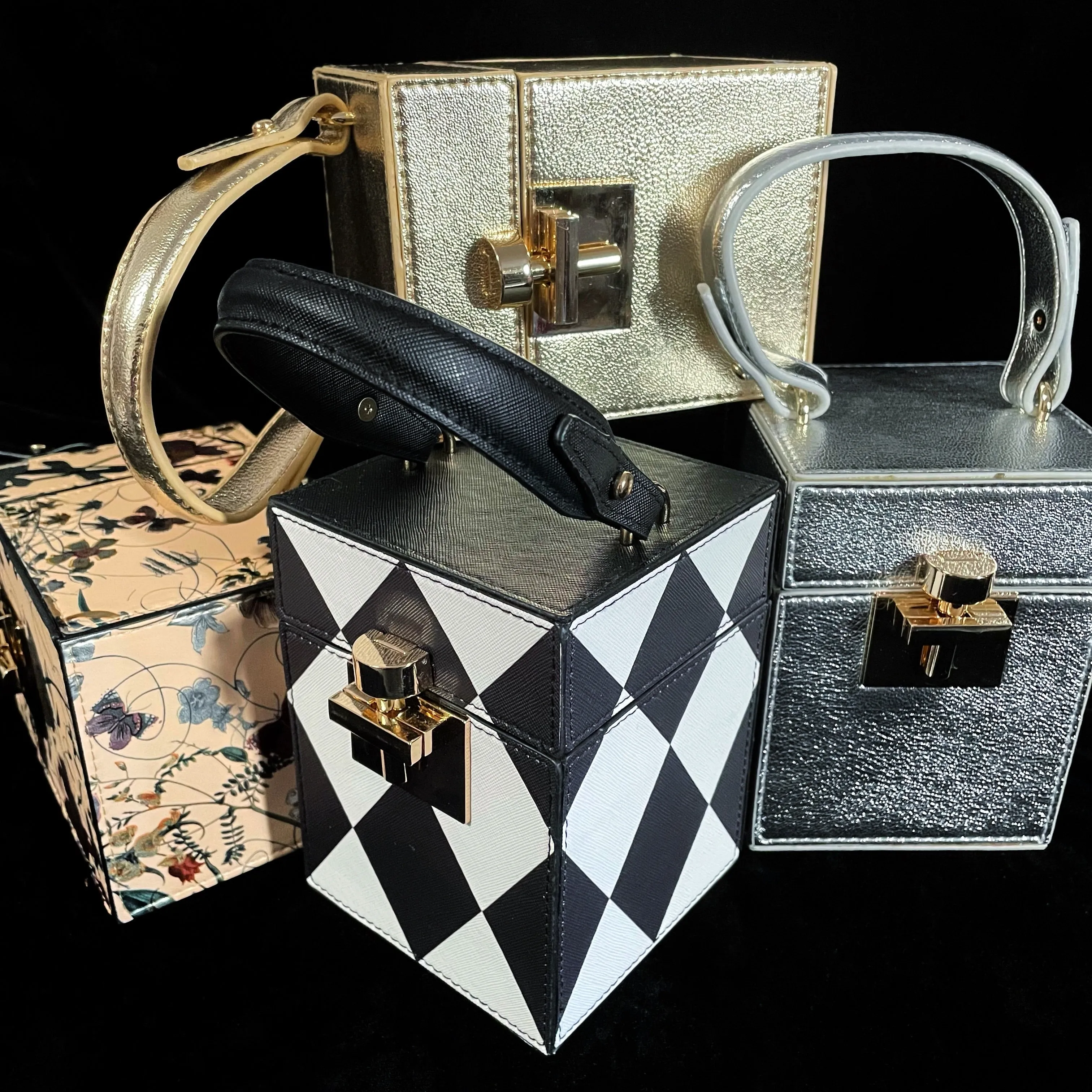 90s STYLE BOX BAG WITH GOLD FITTINGS.