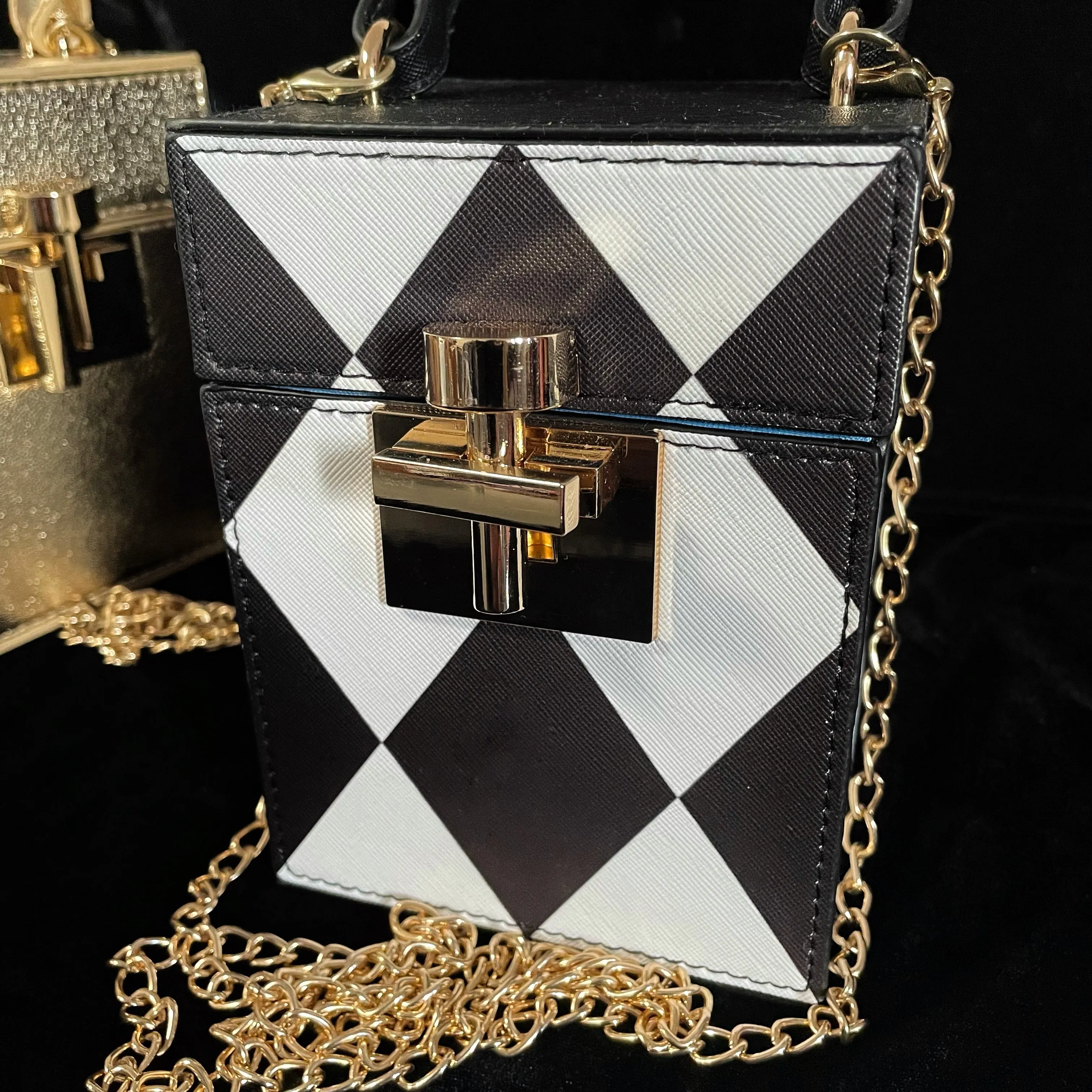90s STYLE BOX BAG WITH GOLD FITTINGS.