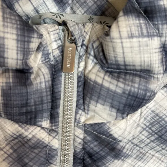 Athleta lightweight 90% goose down jacket high low size XS