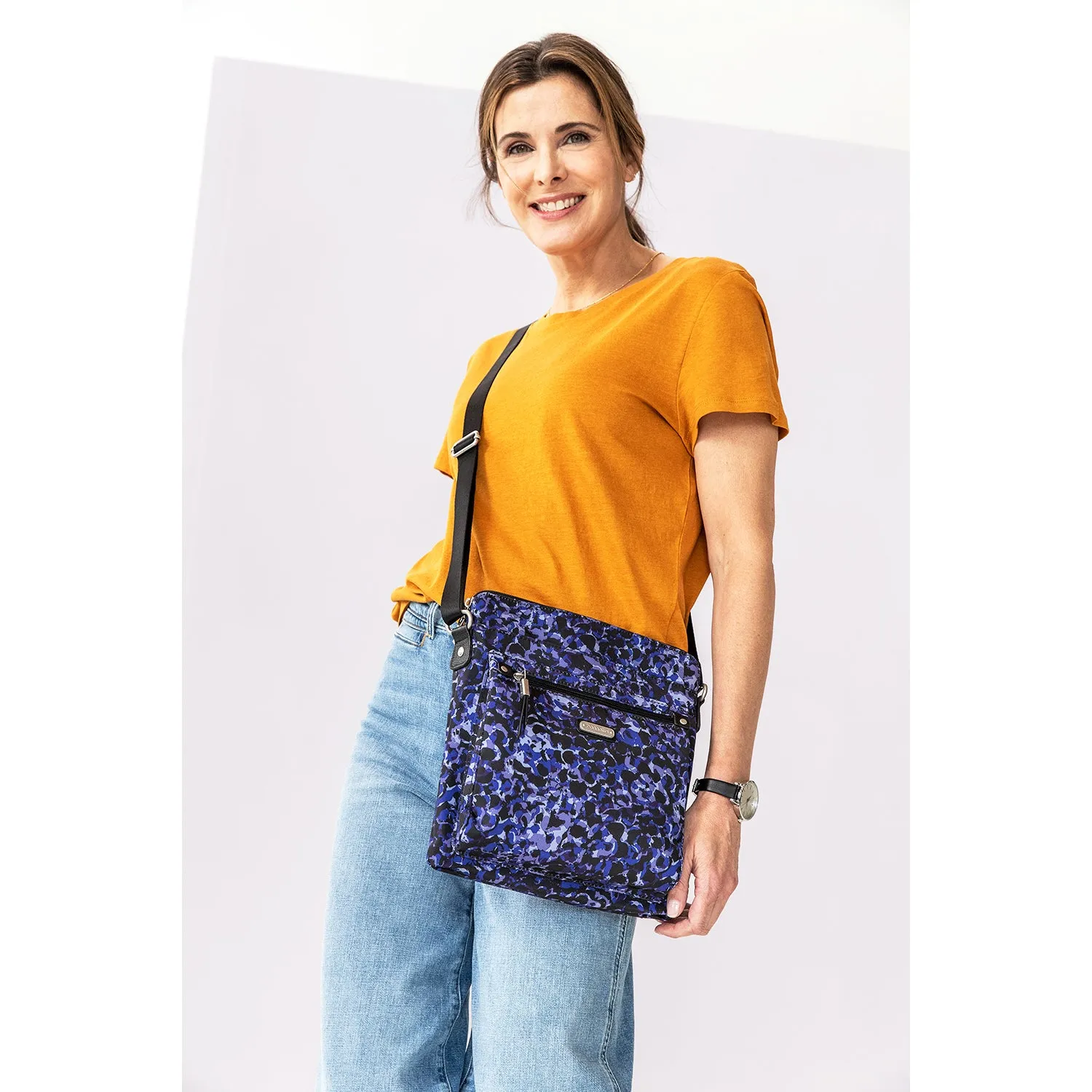 Baggallini Go Bagg with RFID Phone Wristlet Black Opal Nylon