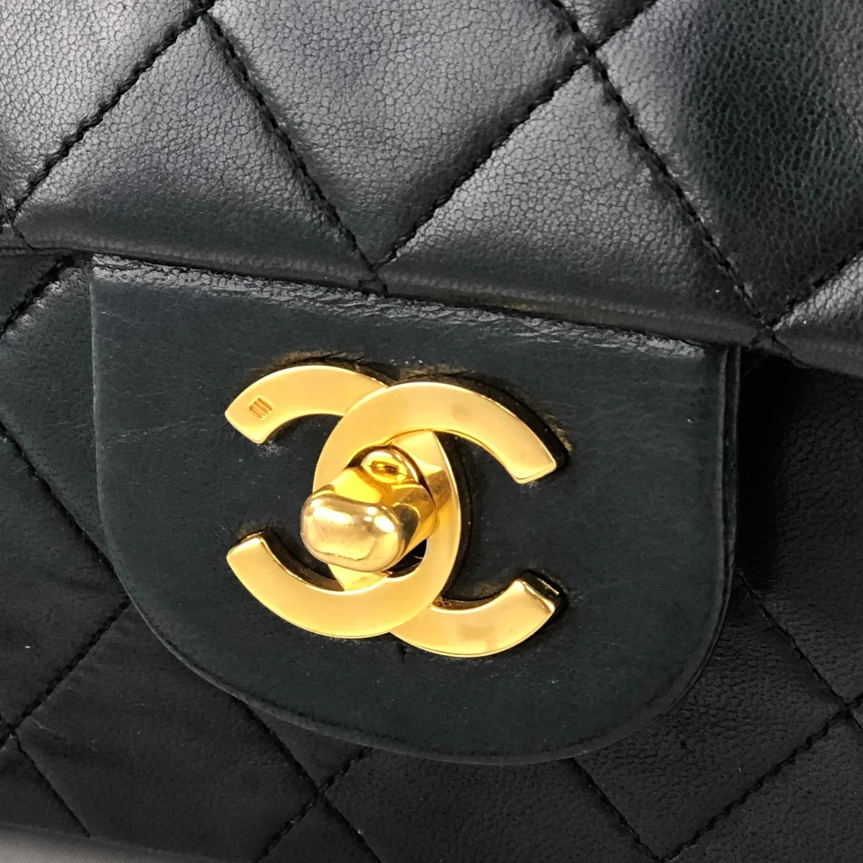 CHANEL Matelasse Coco Turn lock Lambskin Double flap Chain Shoulder bag Black Old Vintage 72dn4p