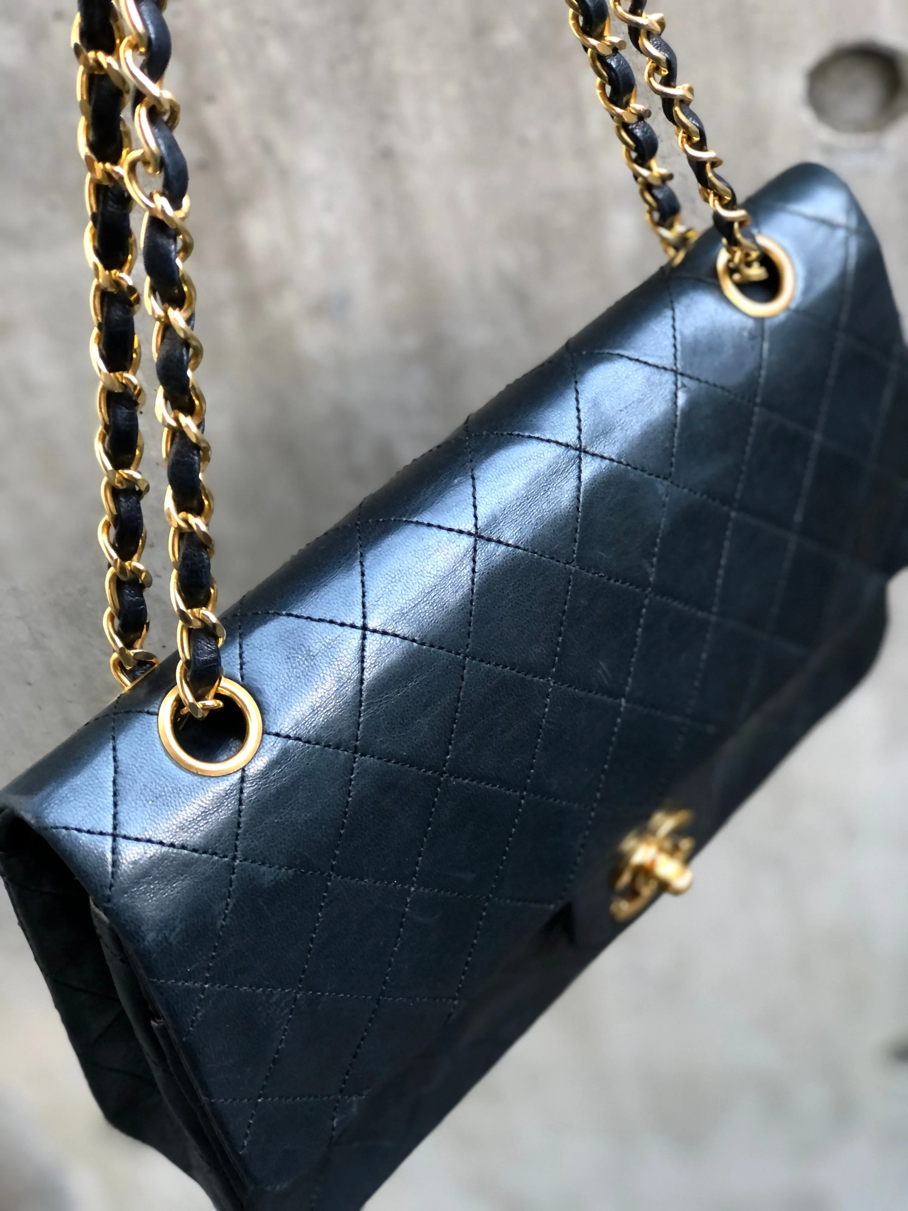 CHANEL Matelasse Coco Turn lock Lambskin Double flap Chain Shoulder bag Black Old Vintage 72dn4p