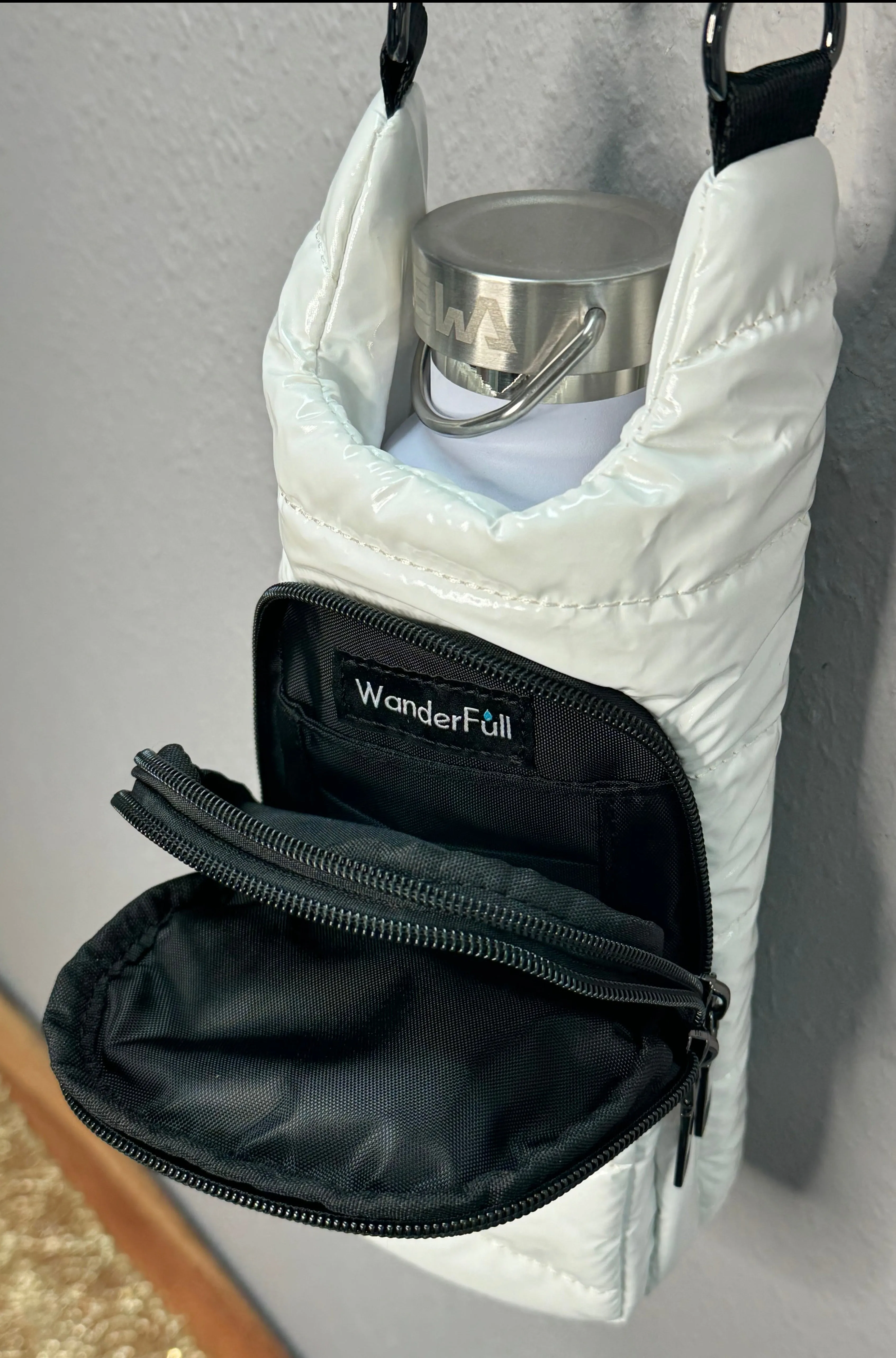 Crossbody Hydro Flask in White Glossy