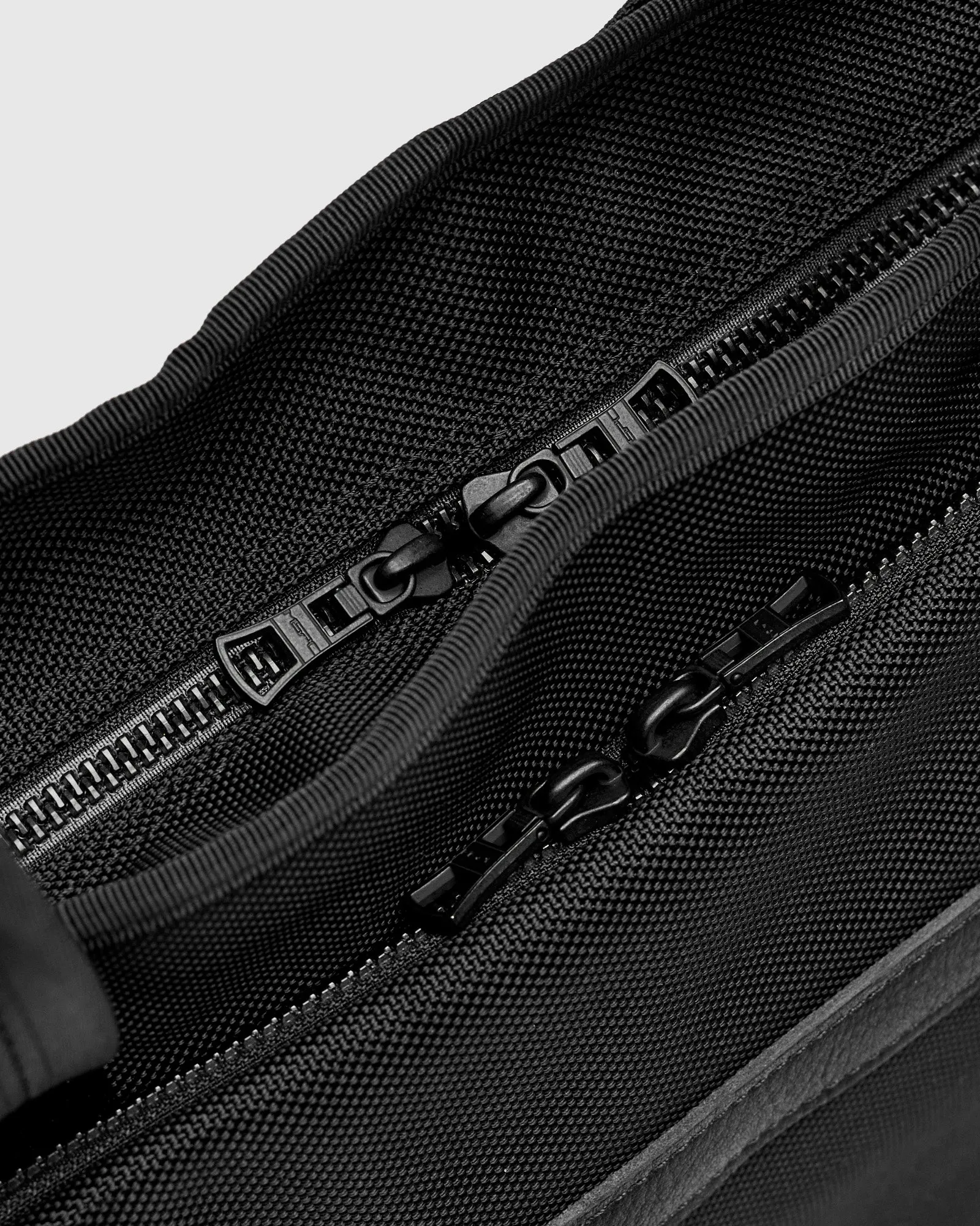 Explorer 2-Way Tote Bag in Black