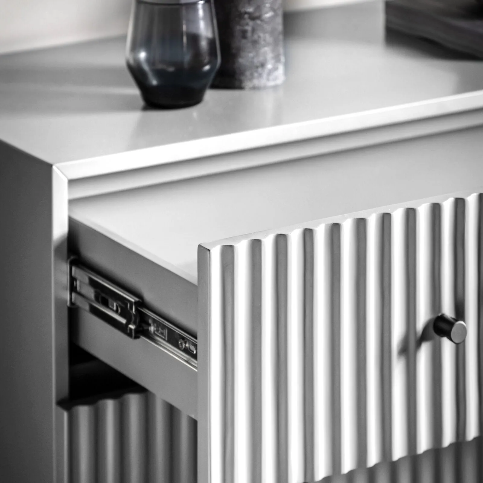 FLUTE White Chest of Drawers