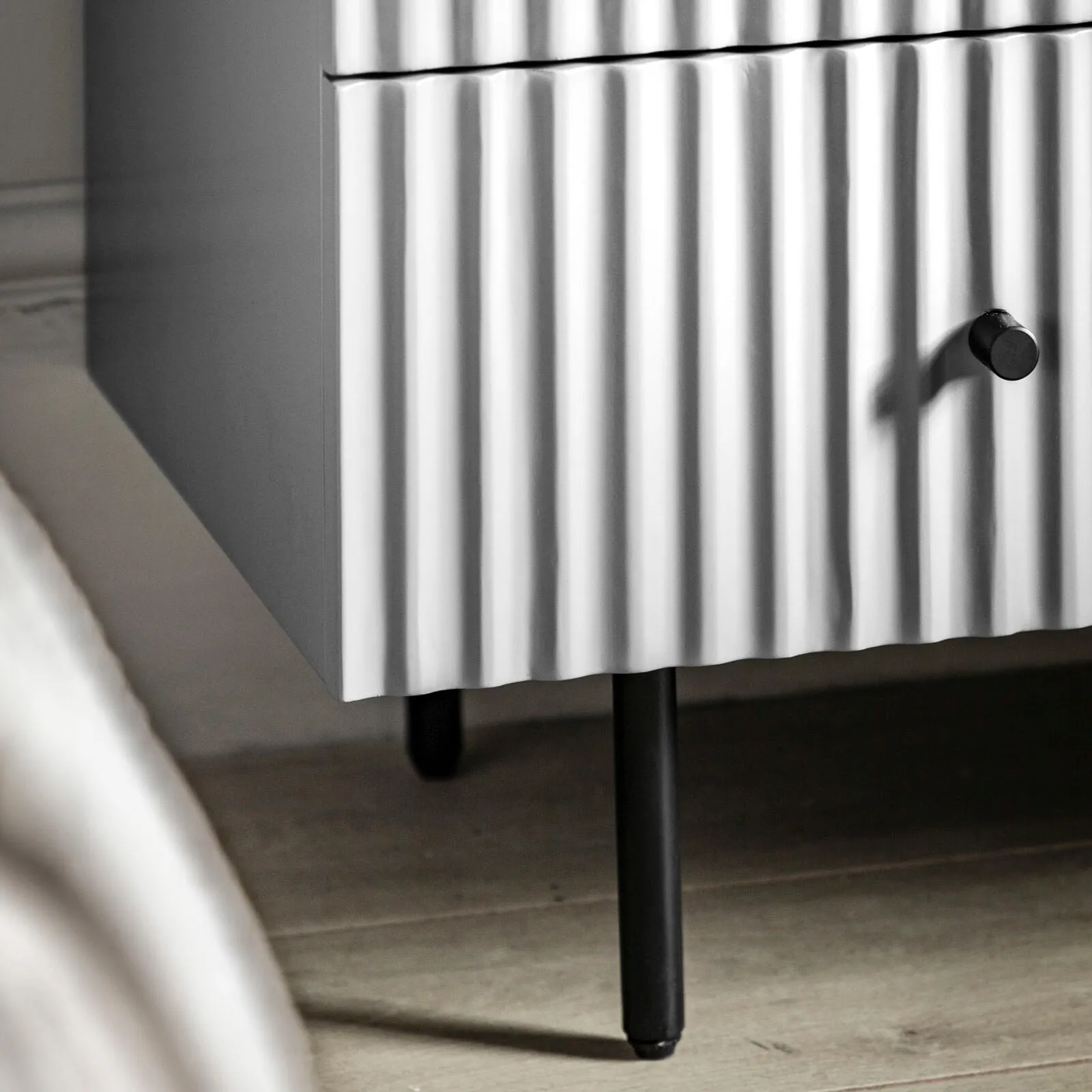 FLUTE White Chest of Drawers