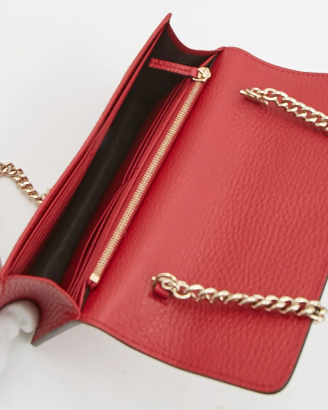 Gucci Red Pebbled Leather Interlocking GG Wallet On Chain