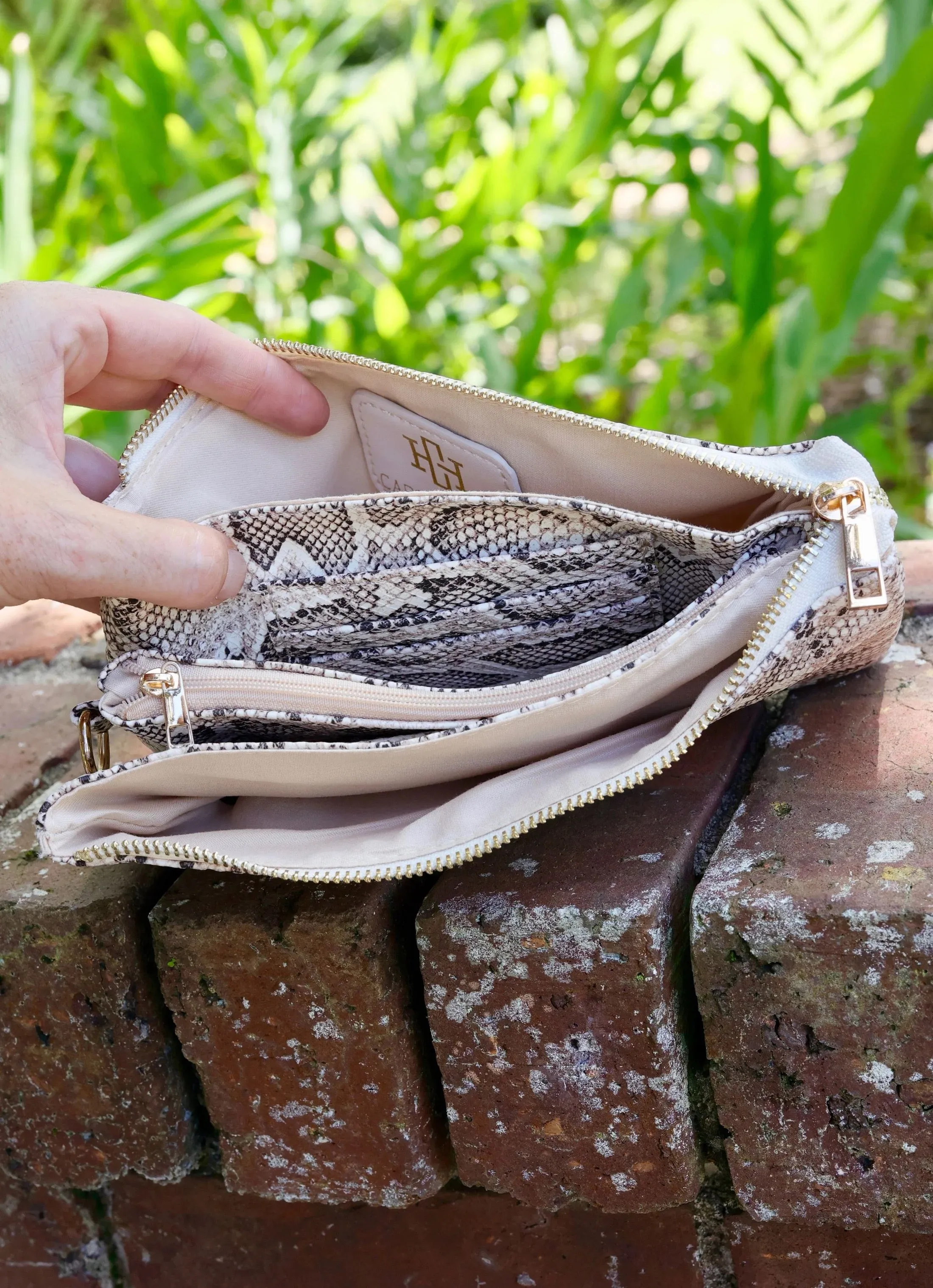 LIZ CUSTOM COLLECTION CROSSBODY-MOCHA ES