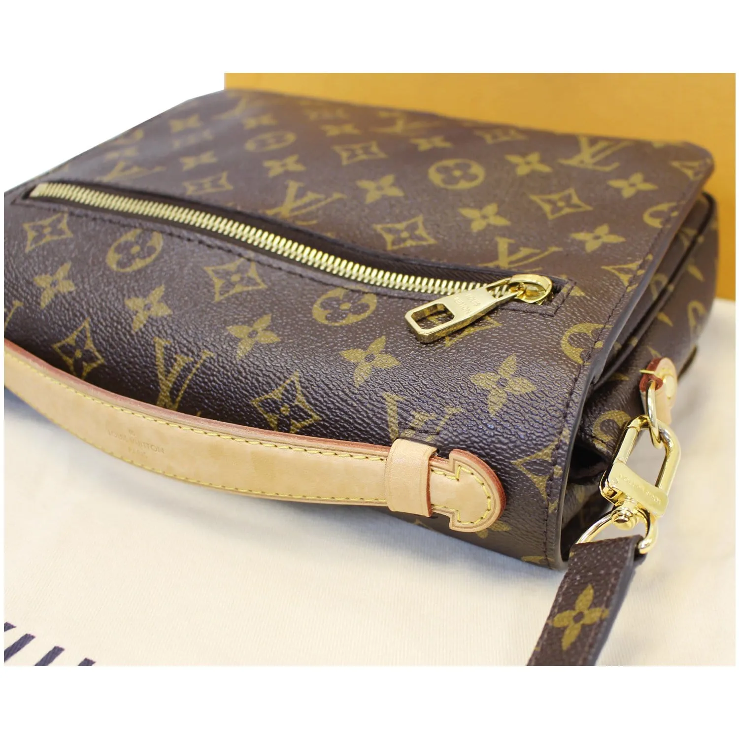 LOUIS VUITTON Metis Pochette Monogram Canvas Crossbody Bag Brown