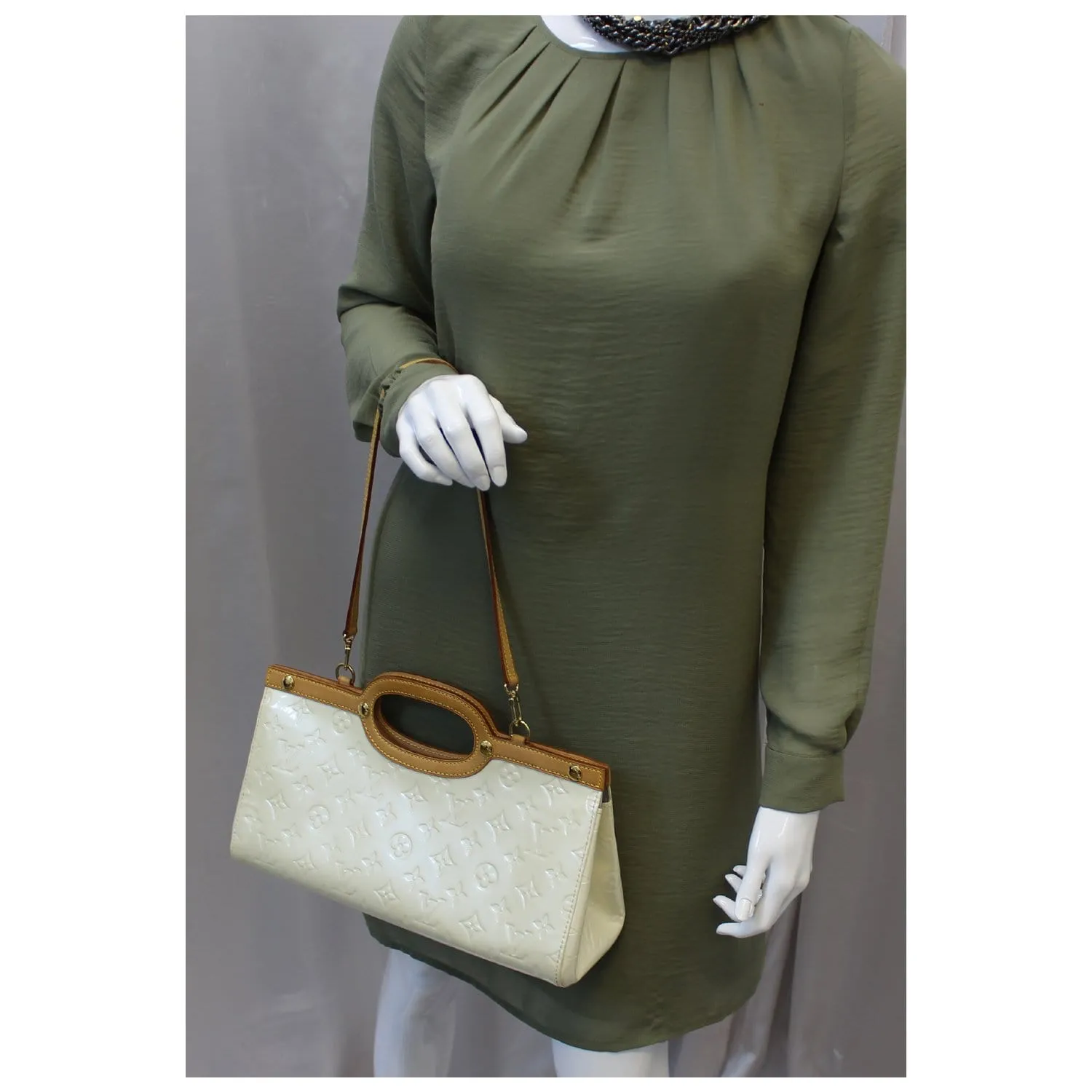 LOUIS VUITTON Roxbury Drive Vernis Leather Shoulder Bag Cream
