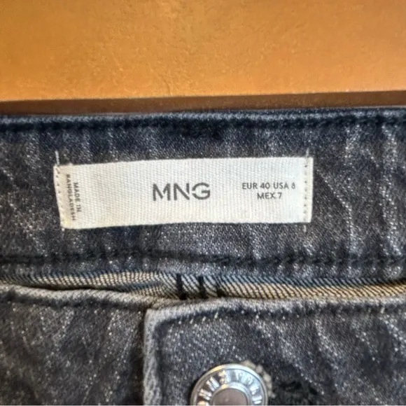 Mango Medium-comfort mid rise straight jeans black grey