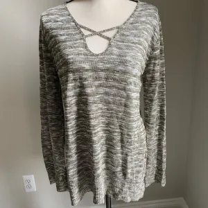 Miami Taupe Front Keyhole Sweater Size M