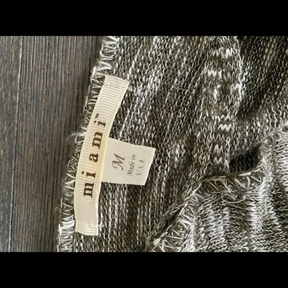 Miami Taupe Front Keyhole Sweater Size M