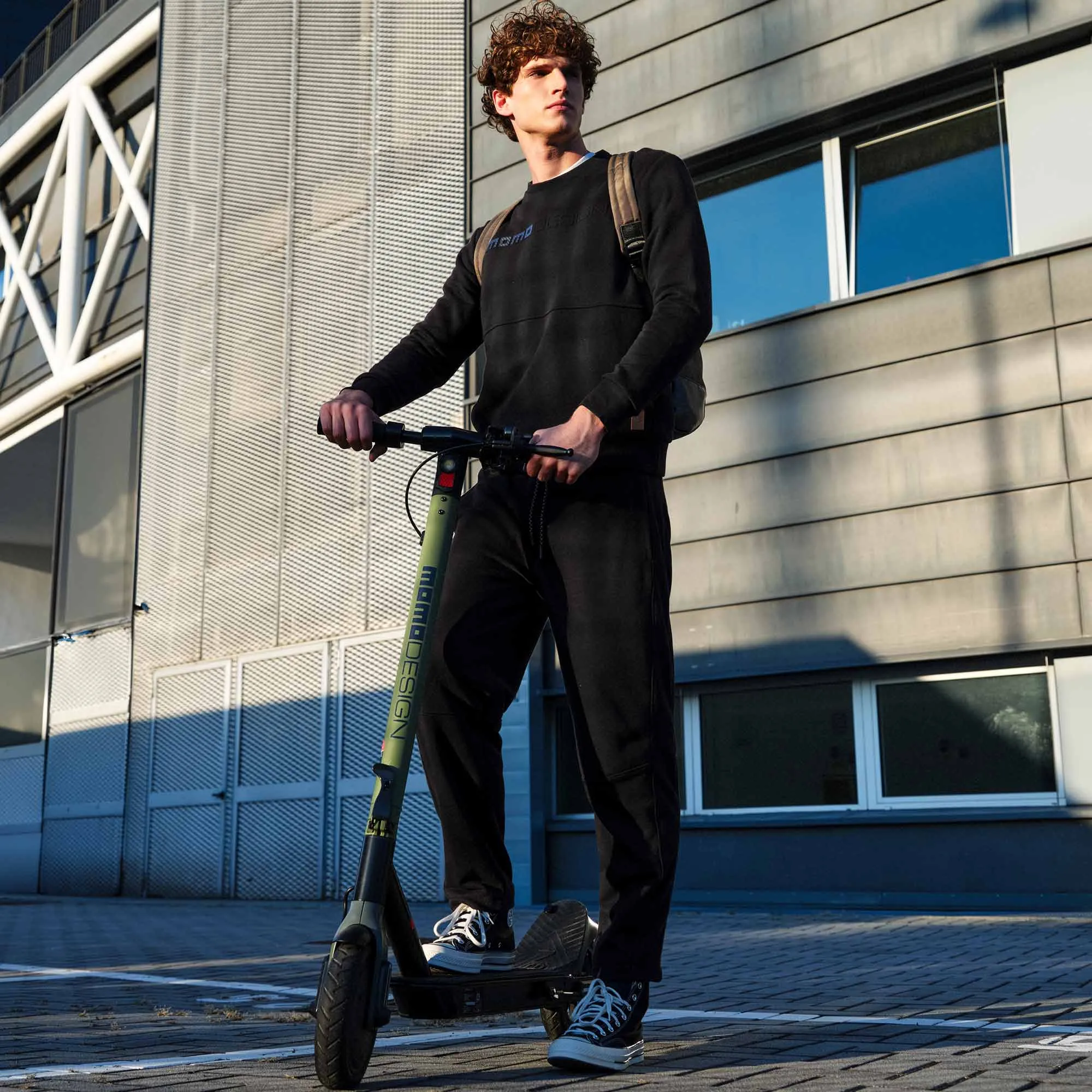 MOMODESIGN Felpa girocollo nero VIERGE