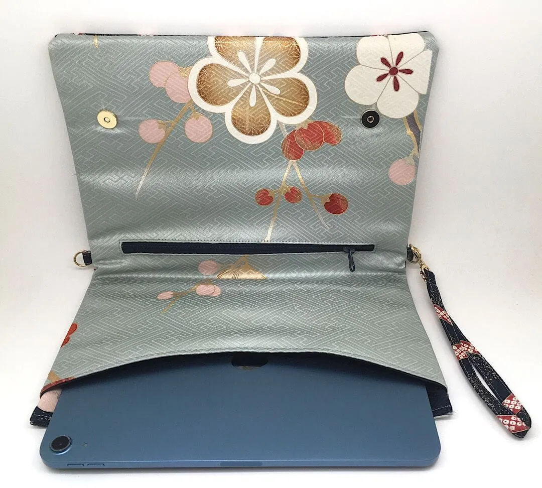 Ookii Kuukou Large Folding Wristlet Clutch 5588I
