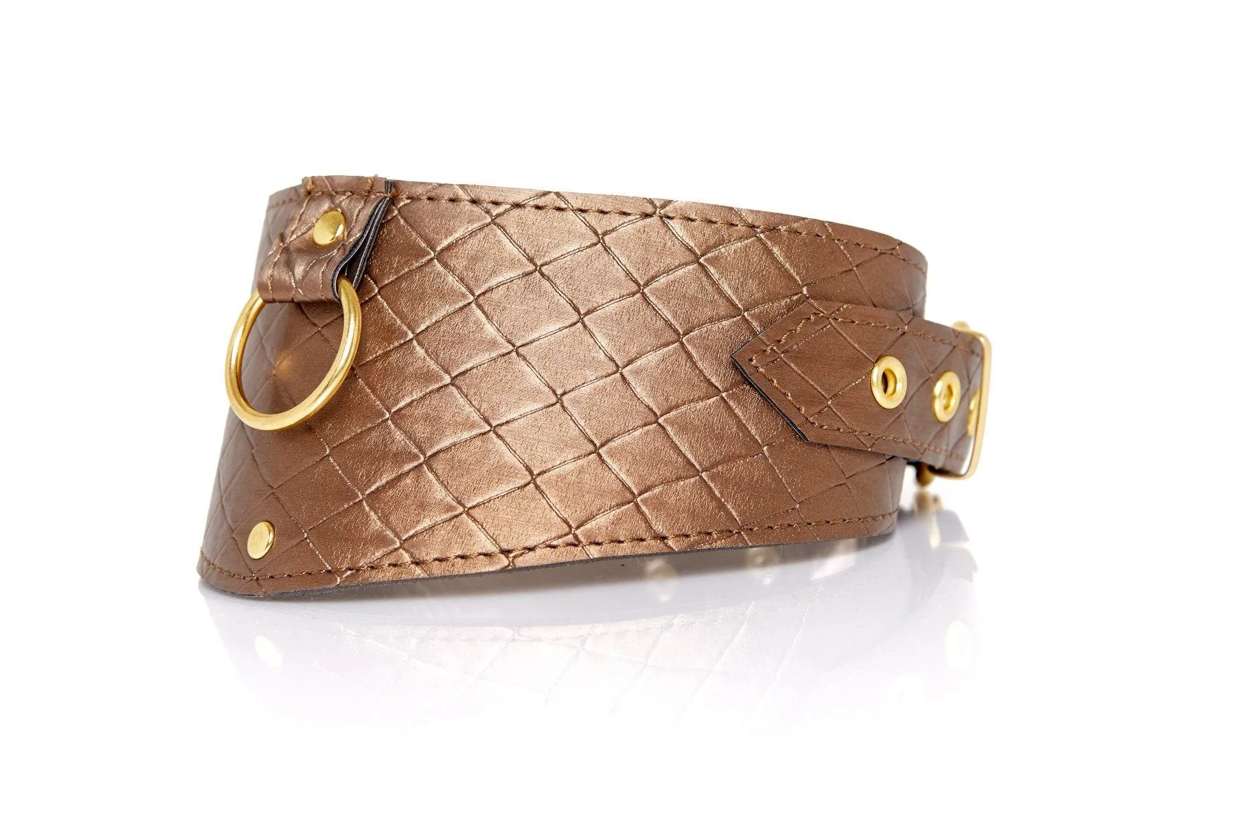 Quitled Embossed Posture Collar