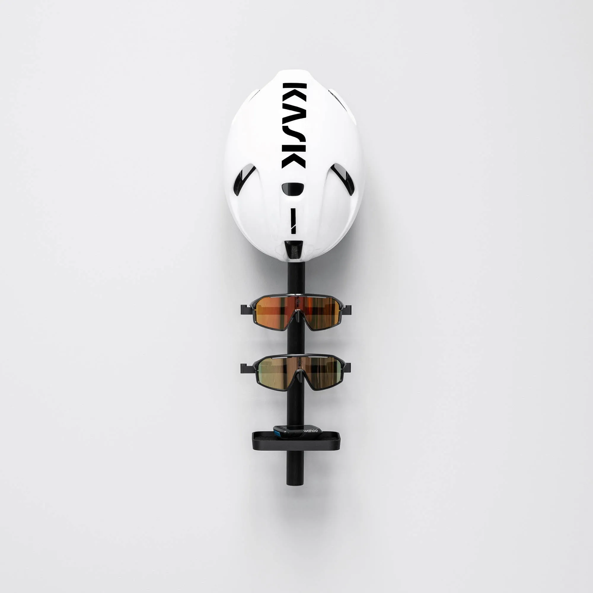 Rack | F . Helmet   Tray   2x Glasses
