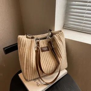 Rowy™ | Teddy bag with chain shoulder strap