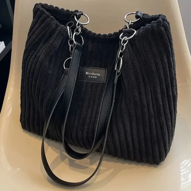 Rowy™ | Teddy bag with chain shoulder strap