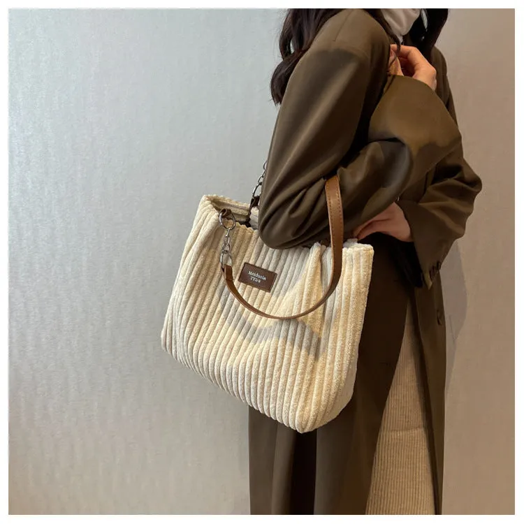 Rowy™ | Teddy bag with chain shoulder strap
