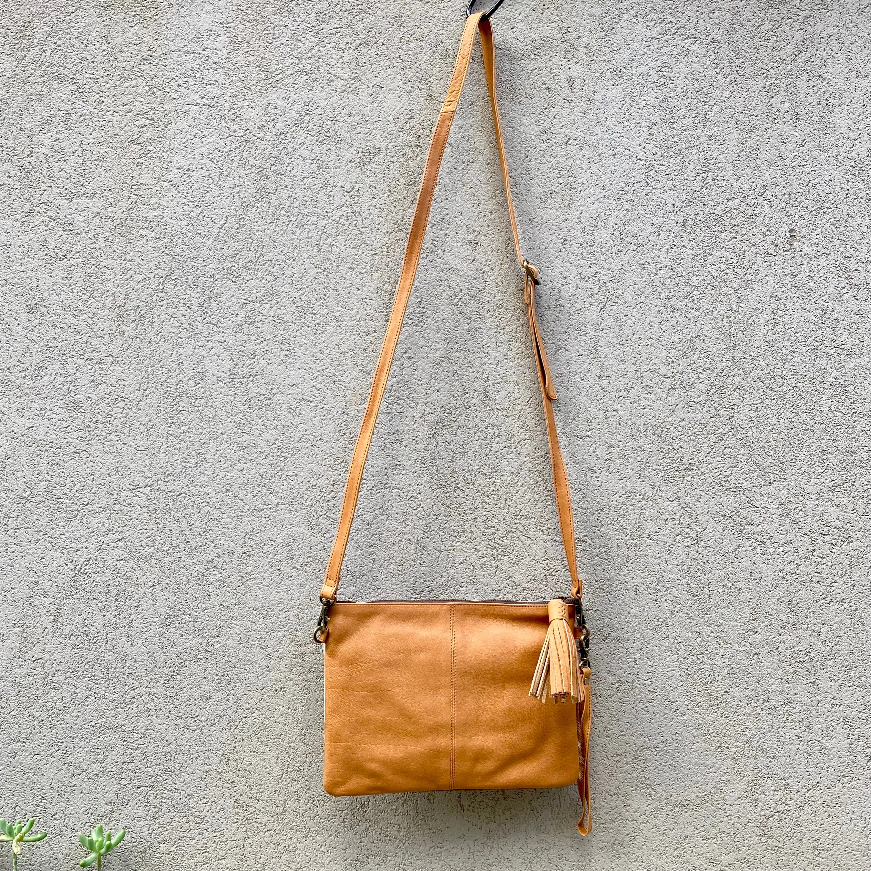 Sahara Reversible Cowhide & Leather Crossbody Clutch Bag - Tan White