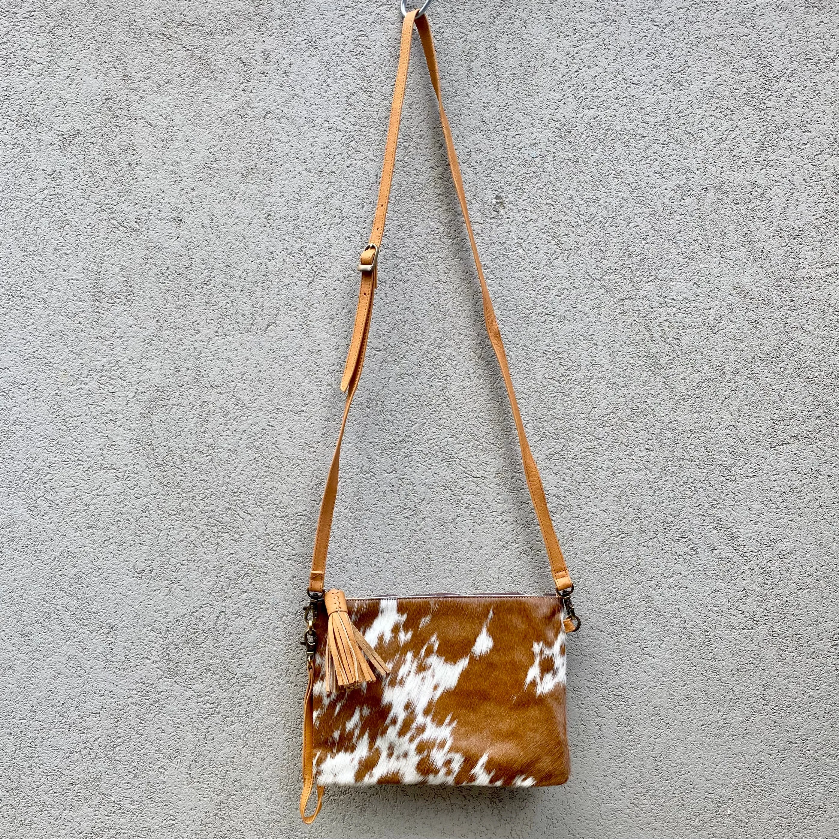 Sahara Reversible Cowhide & Leather Crossbody Clutch Bag - Tan White