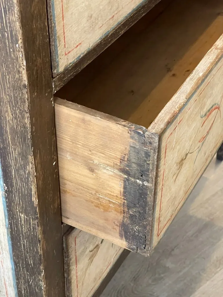 Swedish Chest of Drawers, early 19th Century, Charming Original paint