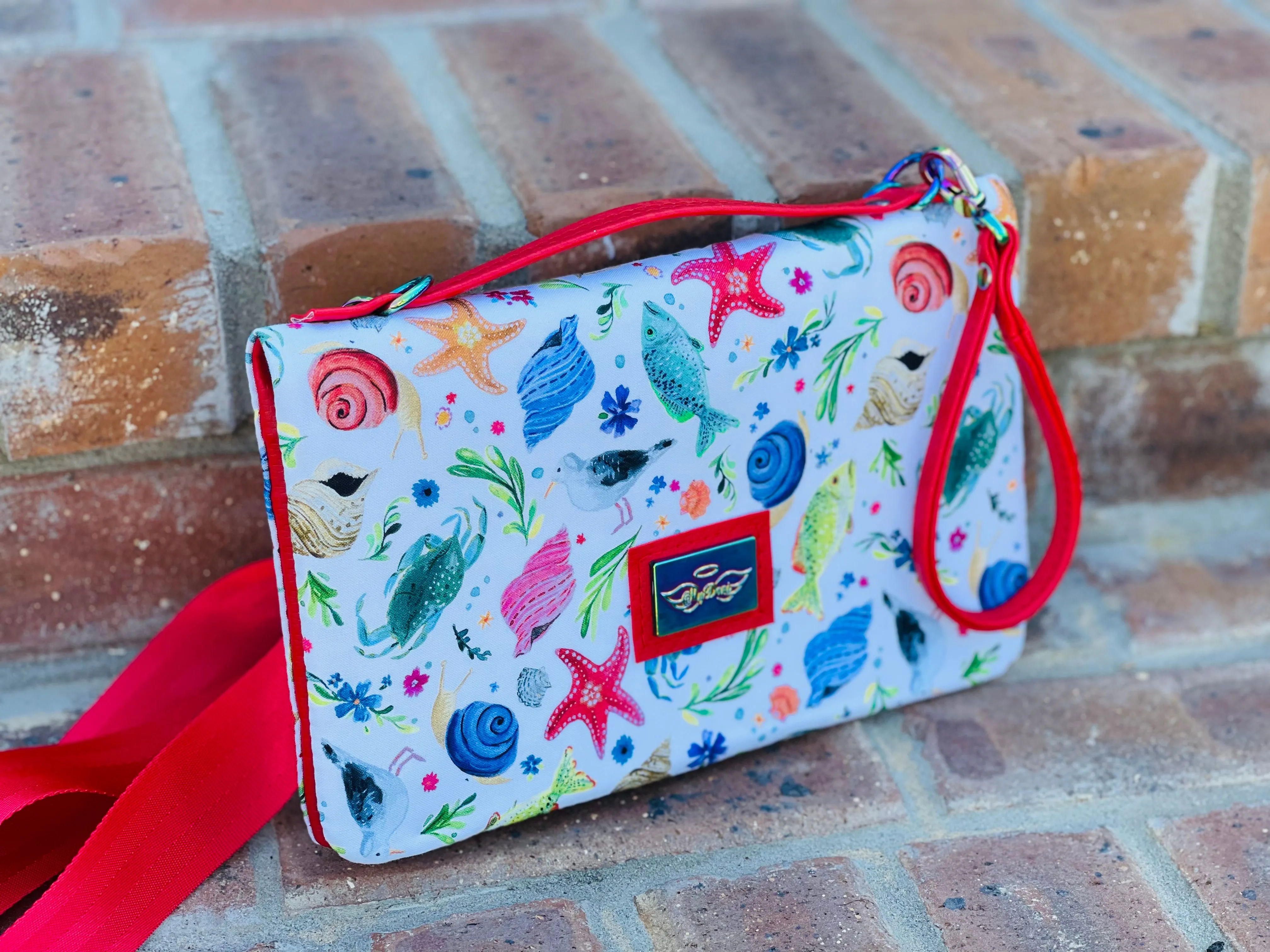 The Bend and Snap Clutch Crossbody in Seashells and Red