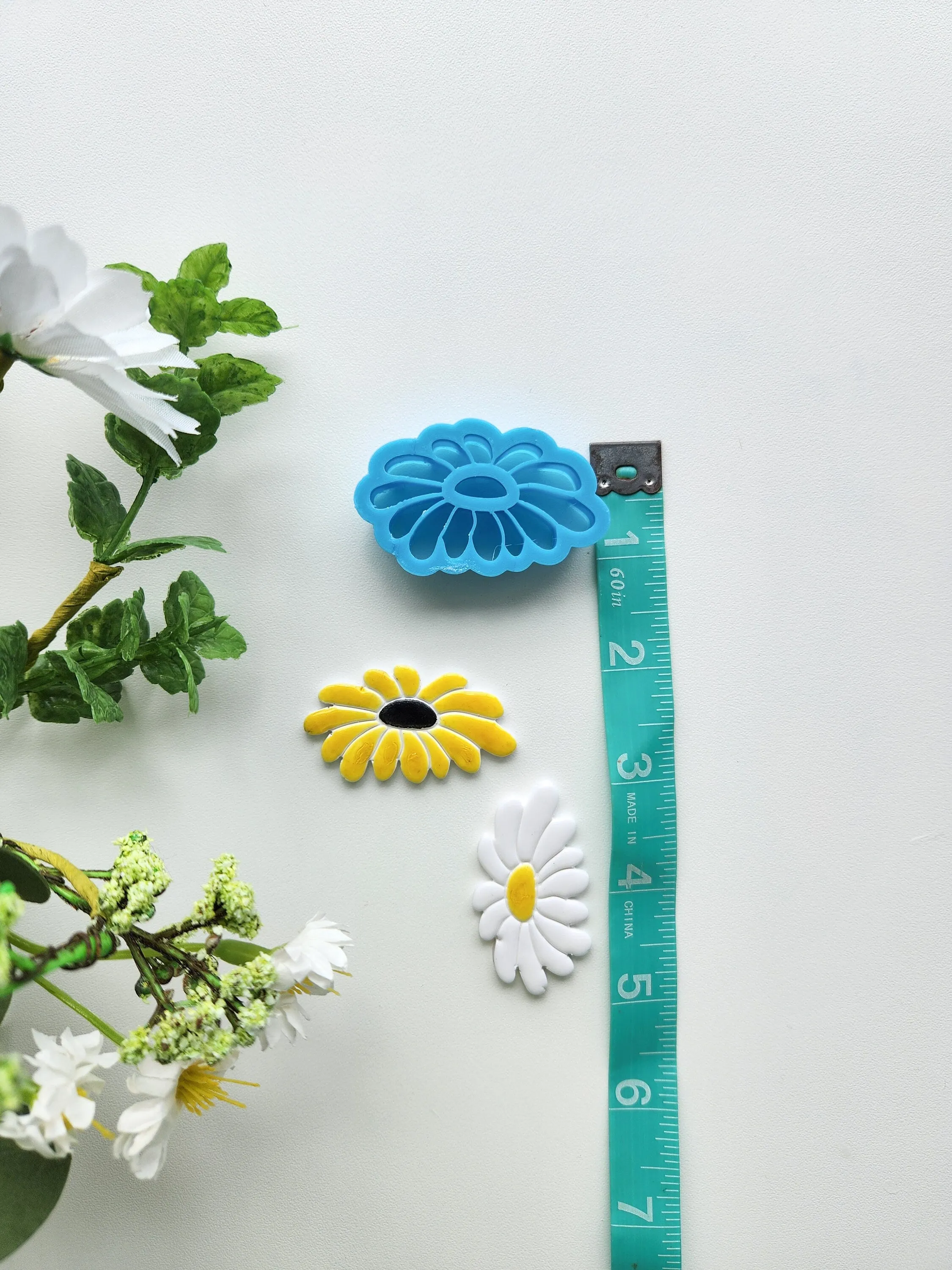 Tilted Daisy XL | Floral Polymer Clay Cutter