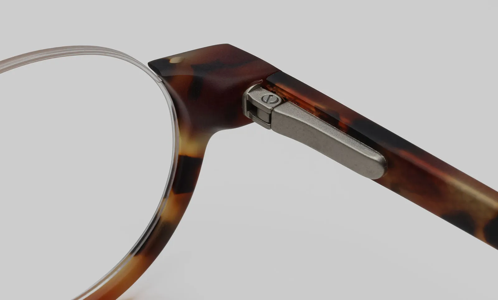 Vice Chair Color 23 - Matte Tortoise Front and Temples
