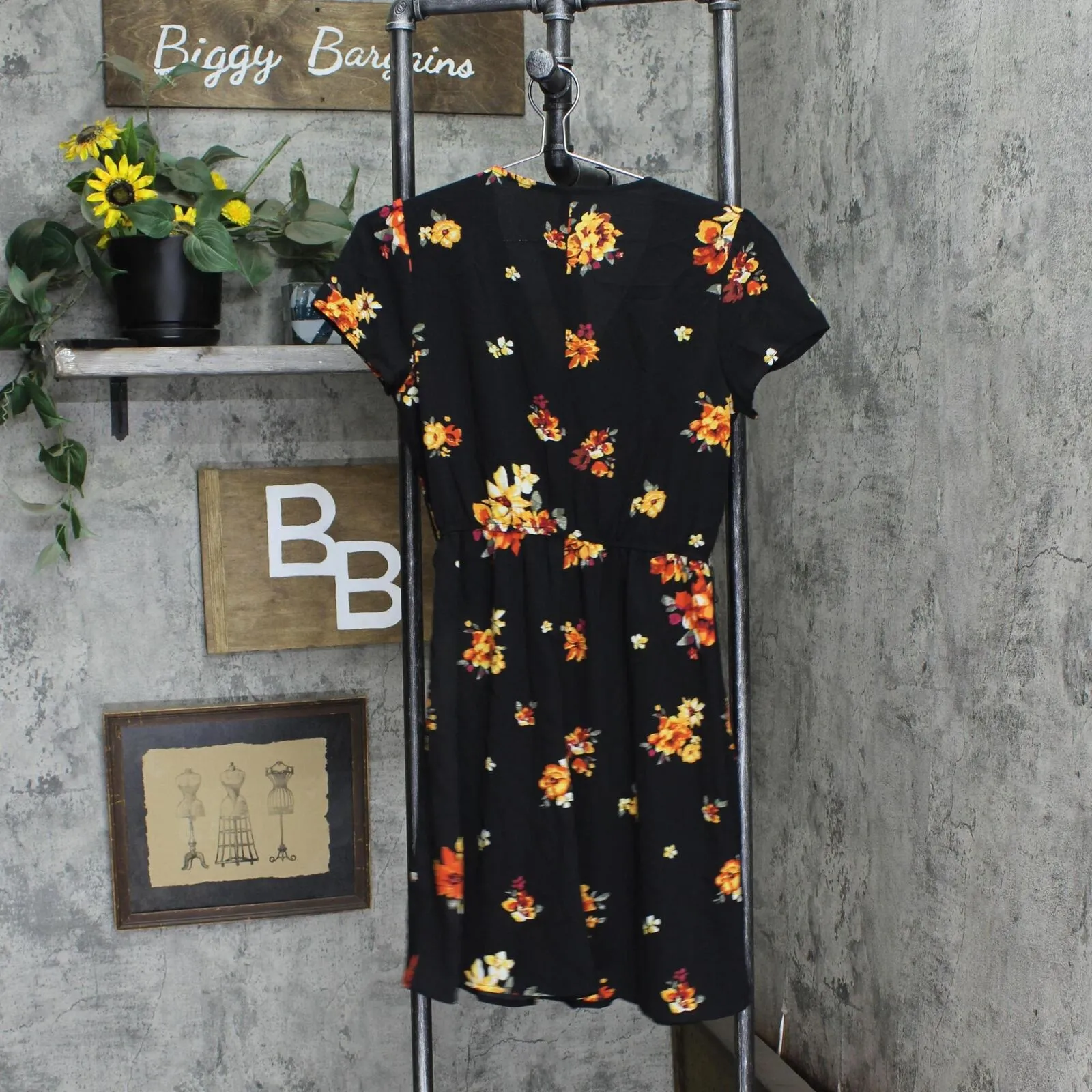 Xhilaration Floral Print Short Sleeve V-Neck Button-Down Wrap Dress Black Xs